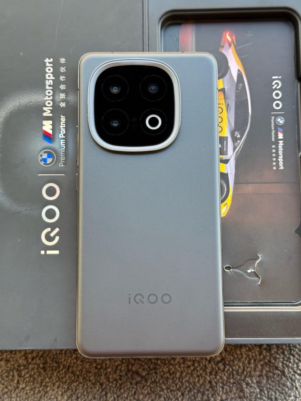vivo Iqoo 13 - Image 2